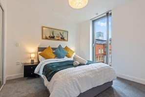 1 habitación, tabla de planchar con plancha, internet y ropa de cama 