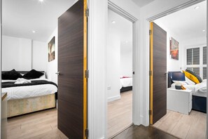 3 bedrooms, Internet - 3Bedroom  5 Bed Apt with Parking (Birmingham)