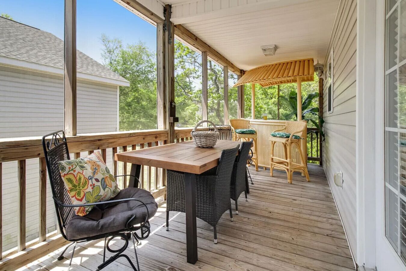 屋外ダイニングエリア