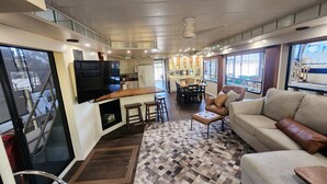 A compact living space with a kitchen, dining area, and seating area. - Pier D Lite 4 bdrm Houseboat on River Downtown Knoxville - walk to Univ. of TN  (Knoxville)