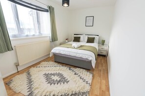 3 bedrooms, iron/ironing board, WiFi, bed sheets