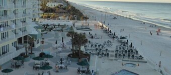 Ormond Beach FL, February speed week Oceanfront Escape w/ Full Kitchen, Balcony