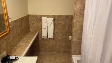 Haartrockner, Handtücher, Toilettenpapier