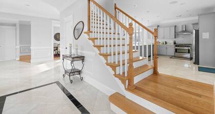 Bright , sunny, and inviting 5 bedroom w/ a spacious floor plan + Movie Theater