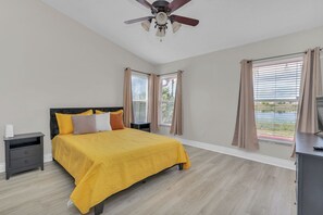 3 slaapkamers, een strijkplank/strijkijzer, wifi, beddengoed