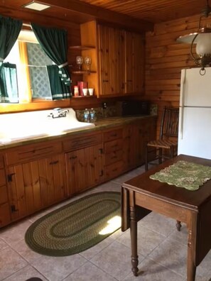 Interior - Albert's Glen Lovely King Studio walking distance to downtown (Galena)