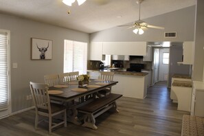 Dining - Charming 4-bedroom house in Mesa, next to  Scottsdale, Tempe with AC, WiFi,  (Mesa)