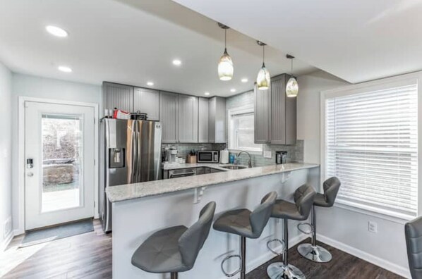 Fridge, microwave, oven, stovetop - Mountain Ferry Landing - Riverfront Access (Charles Town)