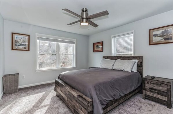 2 quartos, ferros/tábuas de passar roupa, Wi-Fi, roupa de cama