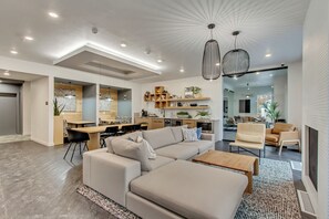 Living area - Sugarhood SLC ModernEast 3BR/2BA w/CoWorking Space + Gym (Salt Lake City)