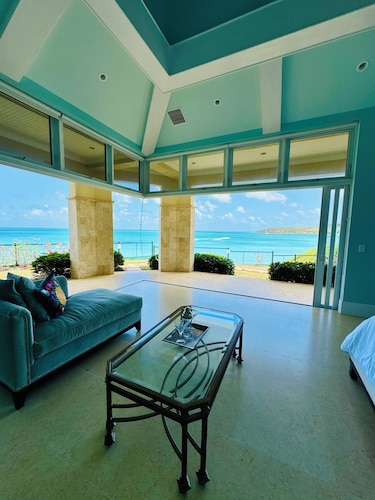 The Great House, Stunning 4-Bedroom Coastal Retreat with Panoramic Ocean Views