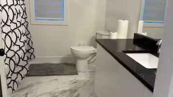 Toallas, jabón, papel higiénico