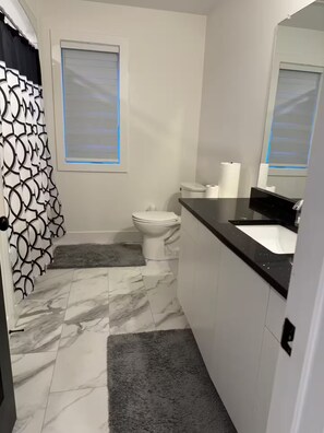 Handtücher, Seife, Toilettenpapier