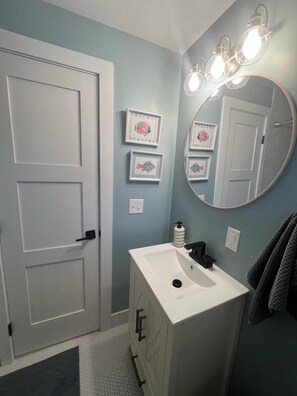 Dusche, Haartrockner, Bidet, Handtücher