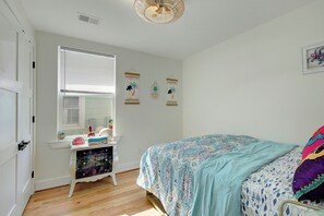 3 Schlafzimmer, Schreibtisch, Bügeleisen/Bügelbrett, WLAN