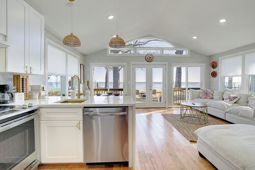 "La Licorne" Waterfront Beach Cottage