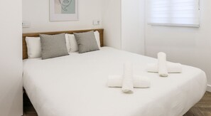 2 bedrooms, desk, iron/ironing board, WiFi