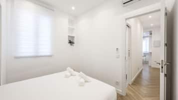 2 slaapkamers, een bureau, een strijkplank/strijkijzer, wifi