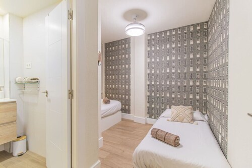 Luxury Stay in Zaragoza's Prime Location