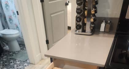 Top Floor Retreat-Fast Internet