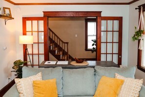 TV - The Hygge House- walk to Highland beach- in town (Bridgton)