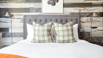 Premium Loft, 1 Queen Bed | 1 bedroom, desk, laptop workspace, soundproofing