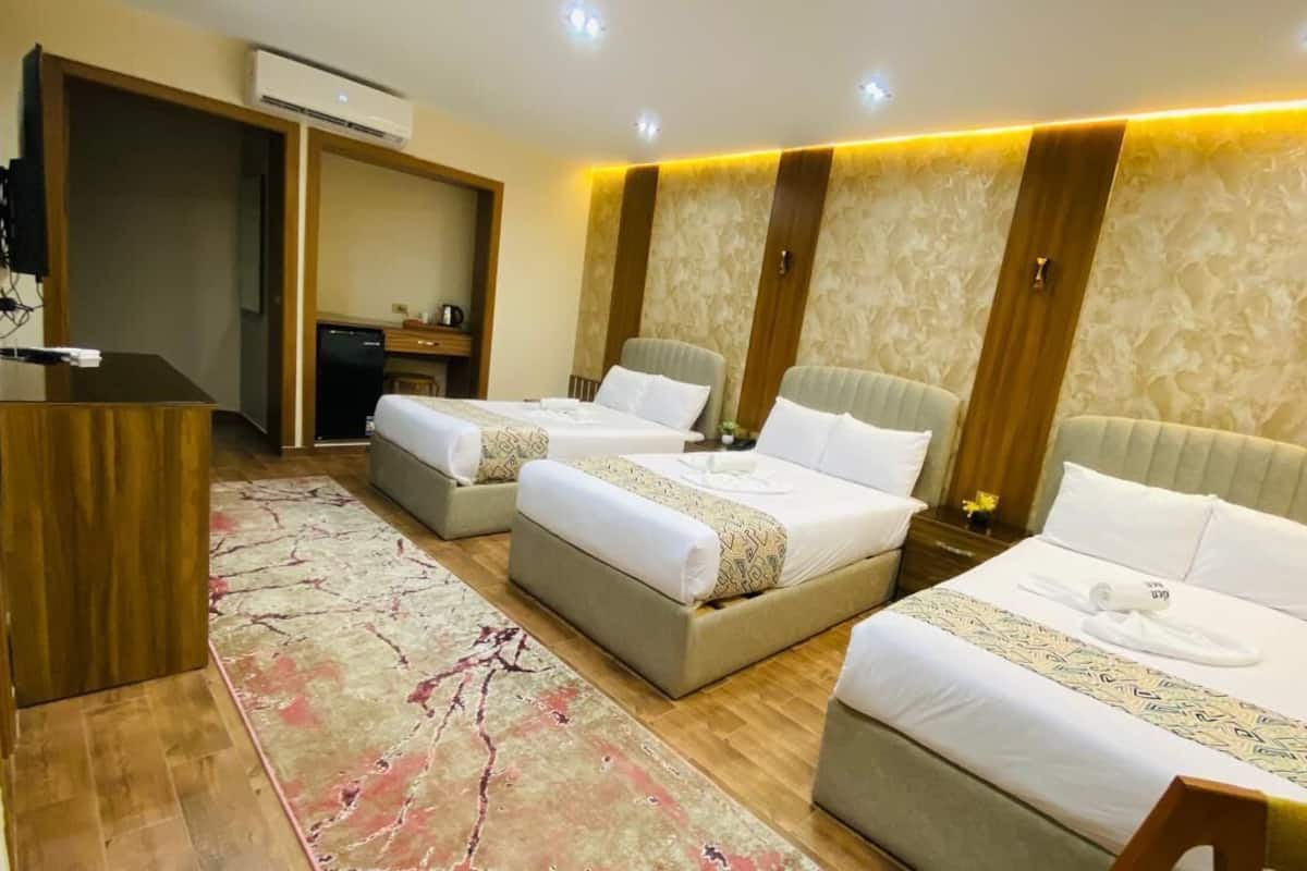 2 bedrooms, Egyptian cotton sheets, premium bedding, down duvets