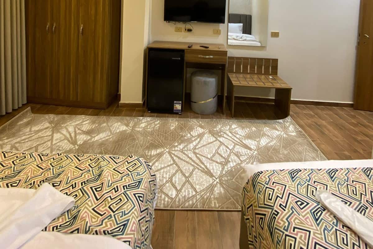 Habitació Comfort, 2 llits dobles, vistes a la ciutat, zona enjardinada | 2 dormitoris, llençols de cotó egipci i roba de llit d'alta qualitat