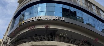 โรงแรม Golden Season