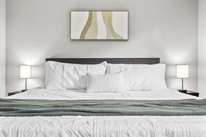 3 室のベッドルーム、アイロン / アイロン台、WiFi、ベッドシーツ