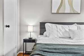 3 habitaciones, tabla de planchar con plancha, wifi y ropa de cama 