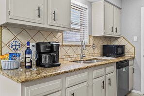 電子レンジ、オーブン、コンロ、食器洗い機