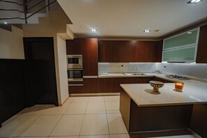 Penthouse, Balcony, Ocean View | Private kitchen