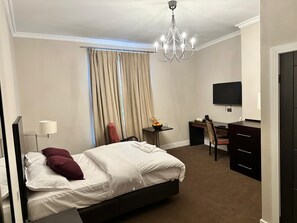 Deluxe Double Room, City View | Blackout drapes, soundproofing, free WiFi, bed sheets - Green Ariana Hotel (London)