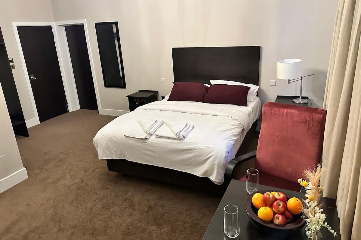 Blackout drapes, soundproofing, free WiFi, bed sheets