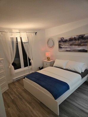 5 slaapkamers, een strijkplank/strijkijzer, wifi, beddengoed