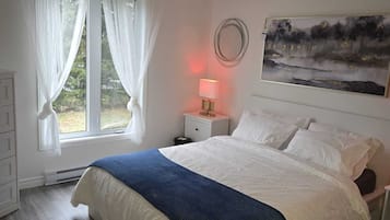 5 bedrooms, iron/ironing board, WiFi, bed sheets