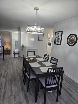 Dining - Villa Des Petits Bonheurs (Chénéville)