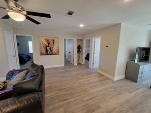 4 bedrooms, WiFi, bed sheets