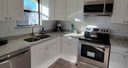 Spacious 4BE/2BA house with big yard in Downtown Plano