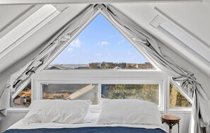7 bedrooms, WiFi, bed sheets