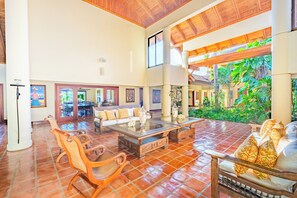 Outdoor dining - Villa Paradiso, unique gem.  (La Romana)