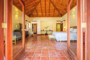 6 bedrooms, iron/ironing board, WiFi, bed sheets - Villa Paradiso, unique gem.  (La Romana)