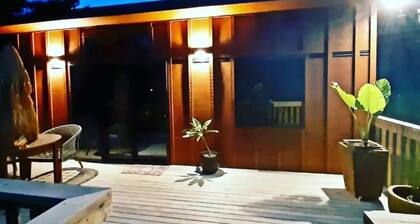 Peace of Bali 1 bed cabin set in a tropical garden with WiFi & AC in Waihi Beach