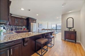 Mikroaaltouuni, uuni, liesi, astianpesukone