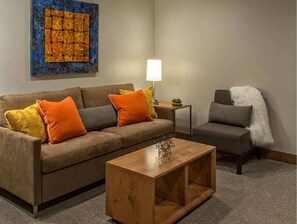 TV connectée, jeux vidéo, lecteur de DVD, baby-foot