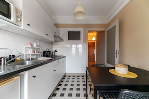Microwave, oven, toaster, cookware/dishes/utensils