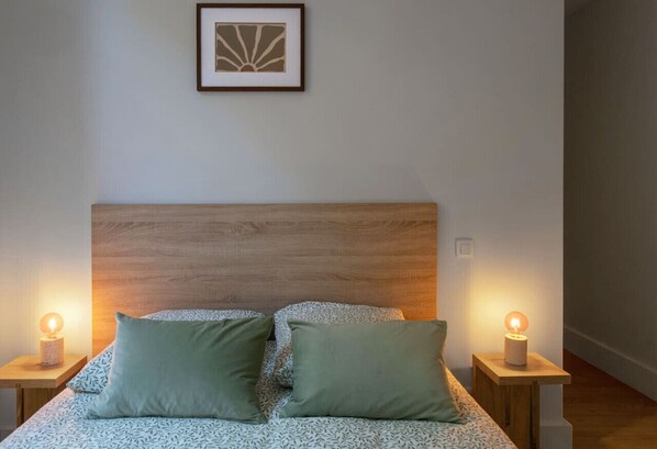 1 chambre, fer et planche à repasser, lit parapluie, Wi-Fi