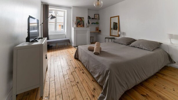 1 bedroom, desk, WiFi, bed sheets - Le Paradis - 4 rue du Paradis - Clermont (Clermont-Ferrand)