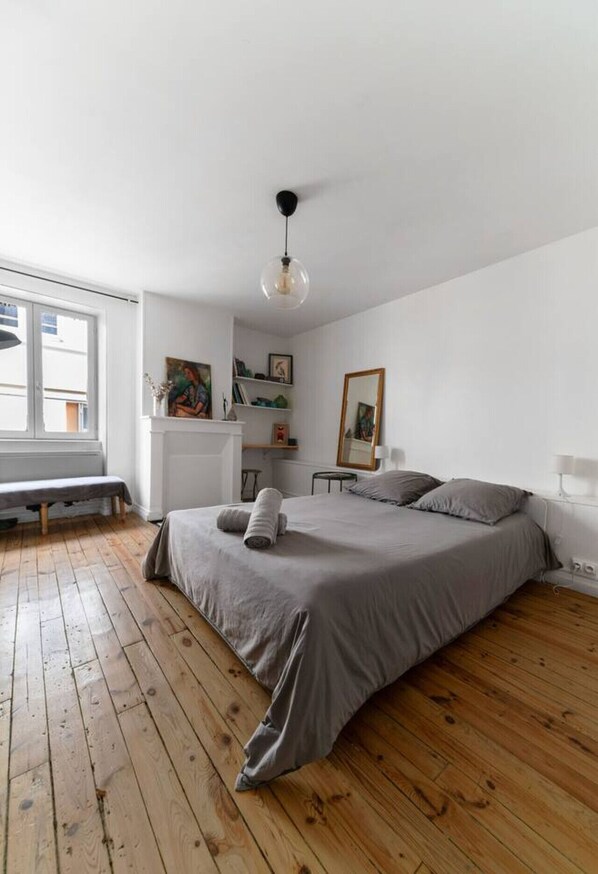 1 makuuhuone, työpöytä, Wi-Fi, vuodevaatteet